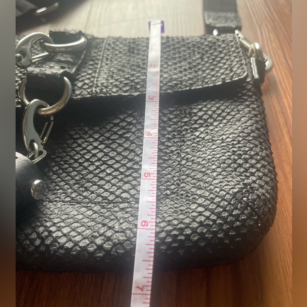 L.A.M.B. Gwen Stefani Black 100% Leather SnakeTextured Asymmetric Crossbody Bag - Picture 7 of 11